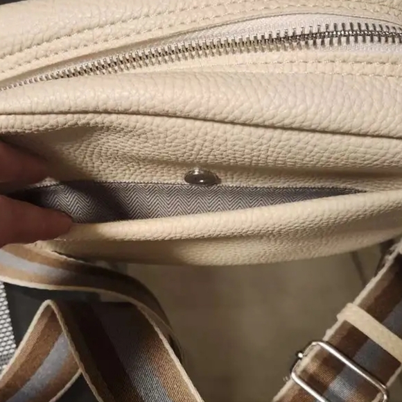 Brand New wide strap cube  PU Leather texture crossbody bag - Picture 7 of 7